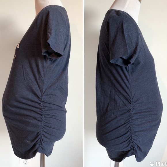 Motherhood Maternity Blue Spell Out Mama To Be Graphic Ruched Tee, size Medium - Picture 3 of 16